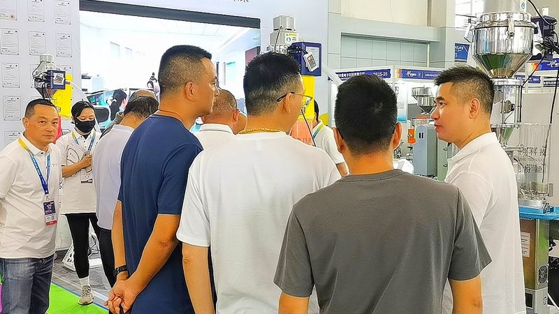 舞台搭建：钢化玻璃舞台板的价格考量